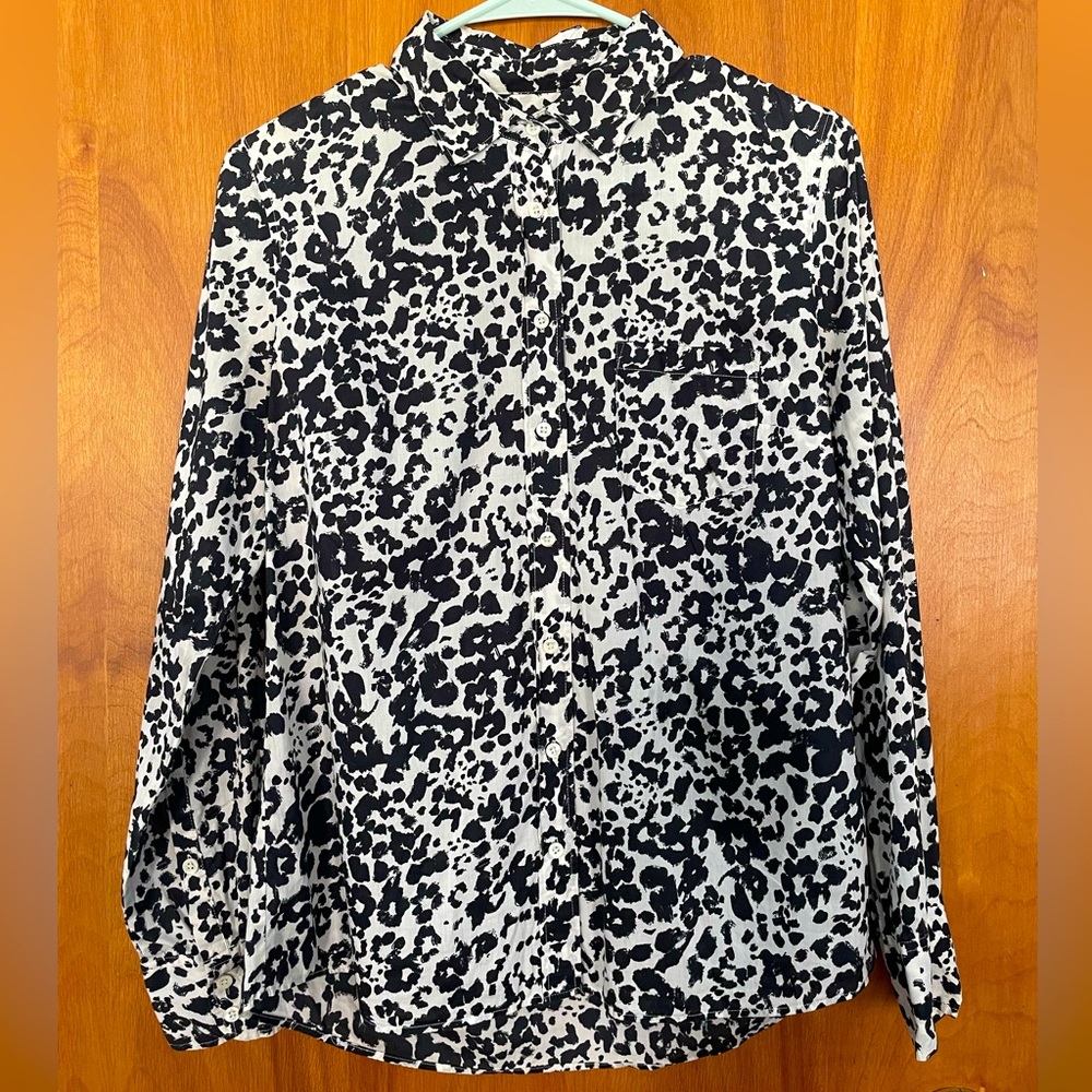 Chic JCrew snow leopard print collared button down shirt boy cut 100% cotton Y2K